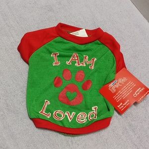 PetSmart dog apparel T-shirts green and red graphic I am loved new